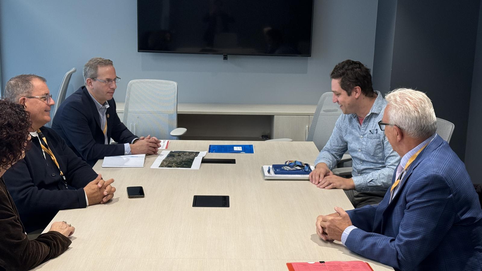 Council and staff meet with Nav Canada