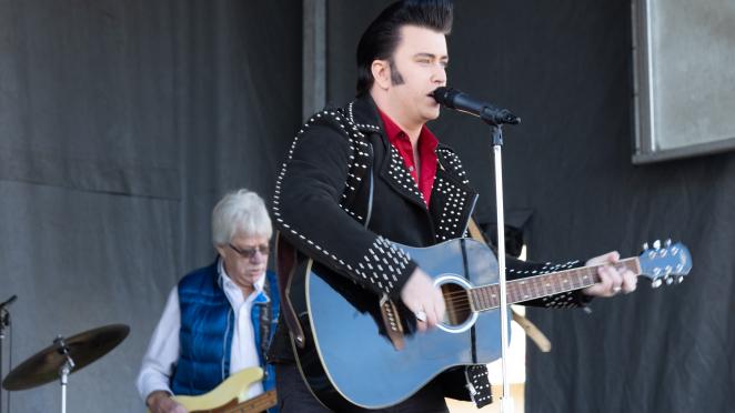 performer at magic of christmas